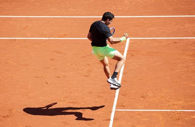Barcelona Open Banc Sabadell 2025 - Day Four Jaume Munar plays during the match against Karen Khachanov in the round of 16 (Day Four) of the Barcelona Open Banc Sabadell, 72nd Conde de Godo Trophy, at the Real Club Tennis Barcelona 1899, in Barcelona, Spain, on April 17, 2025. Barcelona Barcelona Spain  Copyright: xUrbanandsportx originalFilename:urbanandsport-munarvkh250417_npjGo.jpg