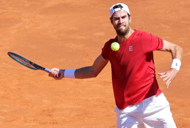Barcelona Open Banc Sabadell 2025 - Day Four Karen Khachanov plays during the match against Jaume Munar in the round of 16 (Day Four) of the Barcelona Open Banc Sabadell, 72nd Conde de Godo Trophy, at the Real Club Tennis Barcelona 1899, in Barcelona, Spain, on April 17, 2025. Barcelona Barcelona Spain  Copyright: xUrbanandsportx originalFilename:urbanandsport-munarvkh250417_npTs5.jpg