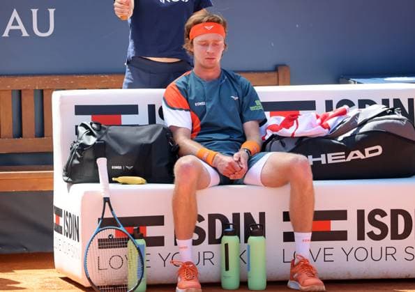 Barcelona Open Banc Sabadell 2025 - Day Four Andrey Rublev plays during the match against Alejandro Davidovich Fokina in the round of 16 (Day Four) of the Barcelona Open Banc Sabadell, 72nd Conde de Godo Trophy, at the Real Club Tennis Barcelona 1899, in Barcelona, Spain, on April 17, 2025. Barcelona Barcelona Spain  Copyright: xUrbanandsportx originalFilename:urbanandsport-davidovi250417_npIEr.jpg