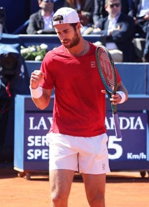 Barcelona Open Banc Sabadell 2025 - Day Four Karen Khachanov plays during the match against Jaume Munar in the round of 16 (Day Four) of the Barcelona Open Banc Sabadell, 72nd Conde de Godo Trophy, at the Real Club Tennis Barcelona 1899, in Barcelona, Spain, on April 17, 2025. Barcelona Barcelona Spain  Copyright: xUrbanandsportx originalFilename:urbanandsport-munarvkh250417_npV7s.jpg