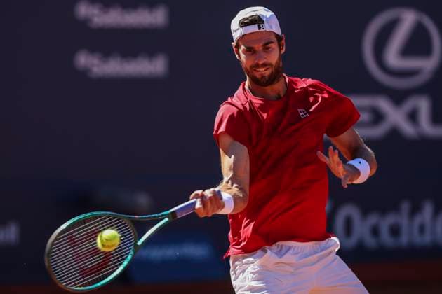 April 17, 2025, Barcelona, Spain: KAREN KHACHANOV of Russia in action against J. Munar of Spain during the round of 16 tennis match of the Barcelona Open Banc Sabadell - Conde Godo 2025 Day 4 at Real Club De Tenis Barcelona. Khachanov won 7:5, 6:4. Barcelona Spain - ZUMAa181 20250417_zaa_a181_031 Copyright: xJavierxBorregox