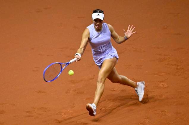 Jessica Pegula USA Action Tennis Ladies Porsche Cup Porsche Tennis Grand Prix GP Stuttgart 2025 Porsche Arena 17 04 2024 DFL REGULATIONS PROHIBIT ANY USE OF PHOTOGRAPHS AS IMAGE SEQUENCES AND OR QUASI VIDEO Tennis Ladies Porsche Cup Porsche Tennis Grand Prix GP Stuttgart 2025