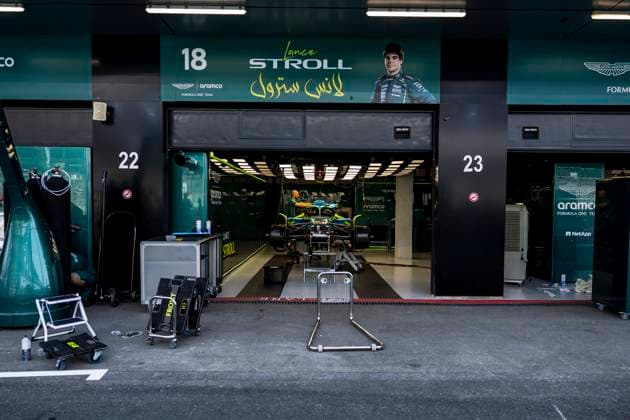 Formula 1 STC Saudi Arabian Grand Prix 2025 Alexis Perrin OVERTAKE MAXPPP - Jeddah 17 04 2025 18 STROLL Lance (can), Aston Martin Aramco Cognizant, car box during the Formula 1 STC Saudi Arabian Grand Prix 2025, the 5th round of the 2025 FIA Formula 1 World Championship, WM, Weltmeisterschaft on the Jeddah Corniche Circuit from April 17 to 20, 2025, in Jeddah, Saudi Arabia Jeddah Saudi Arabia  Copyright: xOVERTAKE MAXPPPxAlexisxPerrinx OVT202504179285 OVT202504179285