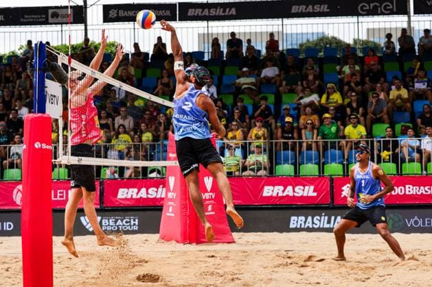 Beach Pro Tour Elite 16 in Brasilia BRASÍLIA, DF - 17.04.2025: BEACH PRO TOUR ELITE 16 IN BRASILIA - Arthur and Adrielson face Evans. and Budinger during the BEACH PRO TOUR - ELITE 16 - BRASILIA held at the Sarah Kubitschek City Park in Brasília, DF. (Photo: Wagner Araújo Fotoarena) x2723491x  WagnerxAraújo