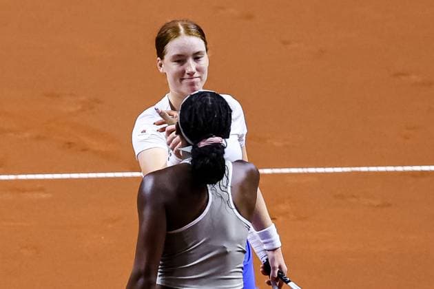 Ella Seidel congratulates Coco Gauff on her victory Coco Gauff USA defeats Ella Seidel Coco Gauff USA vs Ella Seidel GER GER, Porsche Tennis Grand Prix GP Stuttgart 2025, WTA500, 17 04 2025 GER, Porsche Tennis Grand Prix GP Stuttgart 2025, WTA500, 17 04 2025 Stuttgart Copyright: xEibner-Pressefoto RogerxBuerkex EP