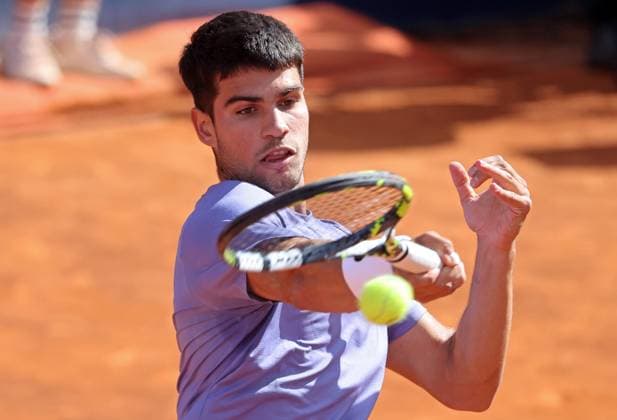 Barcelona Open Banc Sabadell 2025 - Day Four Carlos Alcaraz plays during the match against Laslo Djere in the round of 16 (Day Four) of the Barcelona Open Banc Sabadell, 72nd Conde de Godo Trophy, at the Real Club Tennis Barcelona 1899, in Barcelona, Spain, on April 17, 2025. Barcelona Spain  Copyright: xUrbanandsportx originalFilename:urbanandsport-alcarazv250417_npfhB.jpg