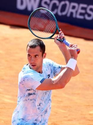 Barcelona Open Banc Sabadell 2025 - Day Four Laslo Djere plays during the match against Carlos Alcaraz in the round of 16 (Day Four) of the Barcelona Open Banc Sabadell, 72nd Conde de Godo Trophy, at the Real Club Tennis Barcelona 1899, in Barcelona, Spain, on April 17, 2025. Barcelona Spain  Copyright: xUrbanandsportx originalFilename:urbanandsport-alcarazv250417_npXy2.jpg