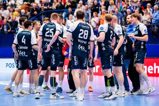 The team of TBV Lemgo Lippe cheers after 41 29 victory GER, TBV Lemgo Lippe vs Handball Sport Verein Hamburg, Handball, 1 Bundesliga, 26 Matchday, Season 2024 2025, 17 04 2025 GER, TBV Lemgo Lippe vs Handball Sport Verein Hamburg, Handball, 1 Bundesliga, 26 Matchday, Season 2024 2025, 17 04 2025 Lemgo Copyright: xEibner-Pressefoto JanxRollingerx EP_JSK
