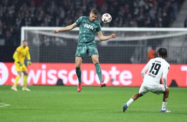 Micky van de Ven of Tottenham Hotspur Eintracht Frankfurt v Tottenham Hotspur, UEFA Europa League, Quarter Final, Second Leg, Football, Deutsche Bank Park, Frankfurt, Germany - 17 Apr 2025 EDITORIAL USE ONLY No use with unauthorised audio, video, data, fixture lists, club league logos or live services. Online in-match use limited to 120 images, no video emulation. No use in betting, games or single club league player publications. Copyright: xMichaelxZemanek Shutterstockx 15253955k