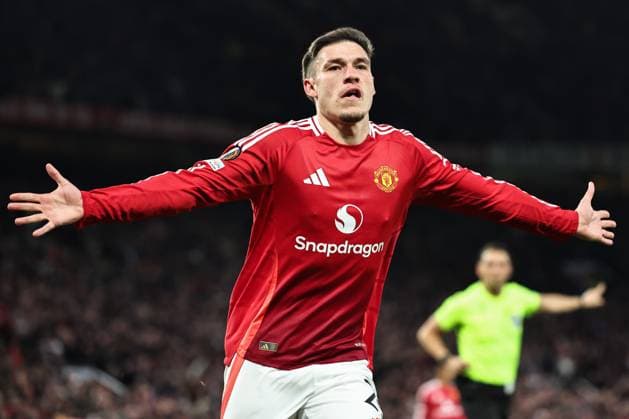 UEFA Europa League Quarter-finals Manchester United, ManU v Lyon Manuel Ugarte of Manchester United celebrates his goal to make it 1-0 during the UEFA Europa League Quarter-finals match Manchester United vs Lyon at Old Trafford, Manchester, United Kingdom, 17th April 2025 (Photo by Mark Cosgrove News Images) Manchester Old Trafford Greater Manchester United Kingdom Copyright: xMarkxCosgrove NewsxImagesx