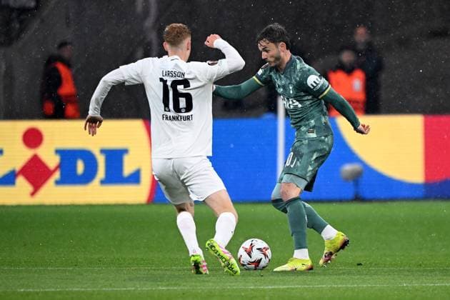 17 04 2025, xjhx, Football UEFA Europa League, Eintracht Frankfurt Tottenham Hotspur v l Hugo Larsson Eintracht Frankfurt James Maddison of Tottenham Hotspur Zweikampf, Aktion, action, battle for the ball DFL DFB REGULATIONS PROHIBIT ANY USE OF PHOTOGRAPHS as IMAGE SEQUENCES and or QUASI VIDEO Frankfurt am Main