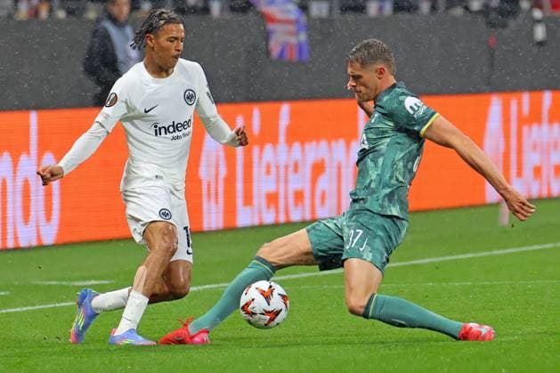 Frankfurt, Germany 17 April 2025 Europa League 1 4 Final 2024 2025 Eintracht Frankfurt vs Tottenham Hotspur In the picture from left in the duel Jean Bahoya Frankfurt against Micky van de Ven Tottenham Deutsche Bank Park Hessen Copyright: xFotostandx xRacochax