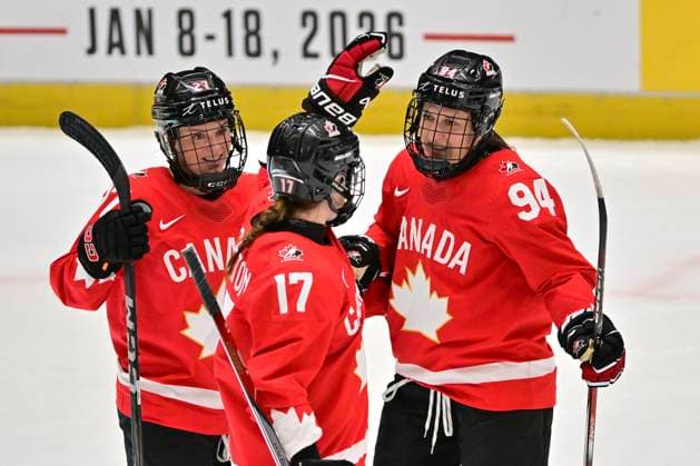 L-R Emma Maltais, Ella Shelton and Jennifer Gardiner (all CAN) are seen during the IIHF Women s World Championship, WM, Weltmeisterschaft quarterfinal match Canada vs Japan, in Ceske Budejovice, Czech Republic, on April 17, 2025. (CTKxPhoto VaclavxPancer) CTKPhotoP2025041708804  CTKPhotoP2025041708804