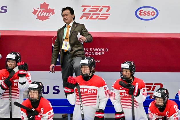 Head coach Yuji Iizuka (JPN) is seen during the IIHF Women s World Championship, WM, Weltmeisterschaft quarterfinal match Canada vs Japan, in Ceske Budejovice, Czech Republic, on April 17, 2025. (CTKxPhoto VaclavxPancer) CTKPhotoP2025041708811  CTKPhotoP2025041708811