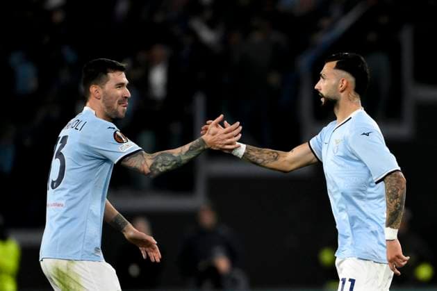 Sport Bilder des Tages Valentin Mariano Jose Castellanos Gimenez Taty of SS Lazio (r) celebrates with Alessio Romagnoli after scoring the goal of 1-0 during the Europa League football match between SS Lazio and Bodo Glimt at Olimpico stadium in Rome (Italy), April 17, 2025. AndreaxStaccioli