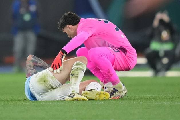 Lazio™s goalkeeper Christos Mandas Lazio™s Alessio Romagnoli during the UEFA Europa League between Lazio and Bodo Glimt at the Olympic Stadium in Rome, Italy - Thursday 17 April 2025 - Soccer  Copyright: xAlfredoxFalcone LaPressex