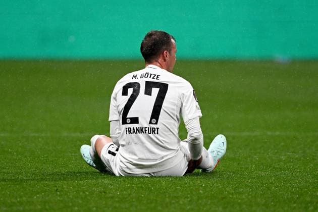 17 04 2025, xjhx, Football UEFA Europa League, Eintracht Frankfurt Tottenham Hotspur v l Mario Götze Goetze Eintracht Frankfurt injured, injury, pain, aches DFL DFB REGULATIONS PROHIBIT ANY USE OF PHOTOGRAPHS as IMAGE SEQUENCES and or QUASI VIDEO Frankfurt am Main