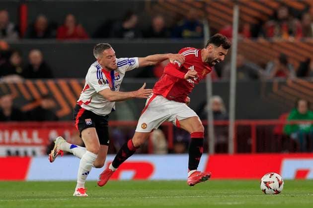 Manchester United, ManU v Olympique Lyonnais Europa League 17 04 2025. Quarter Final leg 2 of 2 Bruno Fernandes (8) of Manchester United is held back bu Jordan Veretout (7) of Olympique Lyonnais during the Europa League quarter final second leg match between Manchester United and Olympique Lyonnais at Old Trafford, Manchester, England on 17 April 2025. Manchester Old Trafford Greater Manchester England Editorial use only , Copyright: xConorxMolloyx PSI-21857-0048