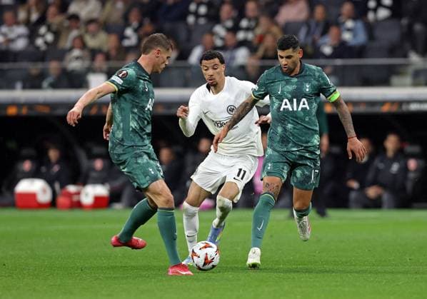 17 04 2025, xovx, Football UEFA Europa League, Eintracht Frankfurt Tottenham Hotspur v l Pedro Porro Tottenham Hotspur , Hugo Ekitike Eintracht Frankfurt , Christian Romero Tottenham Hotspur DFL DFB REGULATIONS PROHIBIT ANY USE OF PHOTOGRAPHS as IMAGE SEQUENCES and or QUASI VIDEO emspor Frankfurt am Main