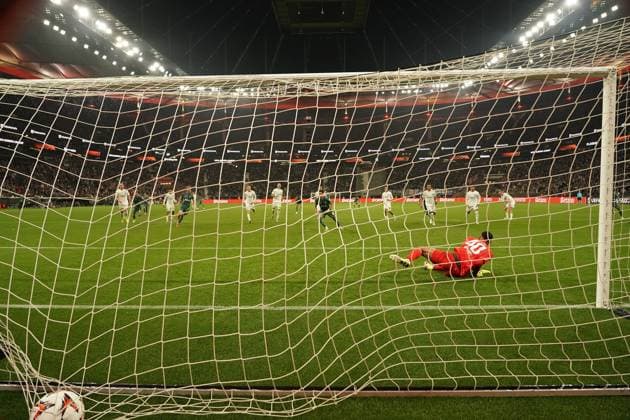 Penalty for 0 1 Dominic Solanke Tottenham Hotspur, 19 against goalkeeper Kaua Santos Eintracht Frankfurt, 40 Frankfurt 17 04 2025 Eintracht Frankfurt vs Tottenham Hotspur, Deutsche Bank Park, UEFA Europa League quarter-final second leg