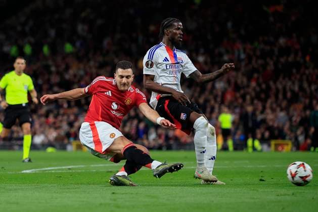 Manchester United, ManU v Olympique Lyonnais Europa League 17 04 2025. Quarter Final leg 2 of 2 Diogo Dalot (20) of Manchester United scores to make it 2-0 during the Europa League quarter final second leg match between Manchester United and Olympique Lyonnais at Old Trafford, Manchester, England on 17 April 2025. Manchester Old Trafford Greater Manchester England Editorial use only , Copyright: xConorxMolloyx PSI-21857-0052