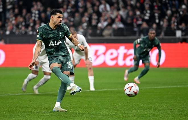 17 04 2025, xfux, Fussball UEFA Europa League, Eintracht Frankfurt Tottenham Hotspur v l Torschuetze Torschütze Dominic Solanke of Tottenham Hotspur Goal scored, Tor zum 0 1 DFL DFB REGULATIONS PROHIBIT ANY USE OF PHOTOGRAPHS as IMAGE SEQUENCES and or QUASI VIDEO Frankfurt am Main