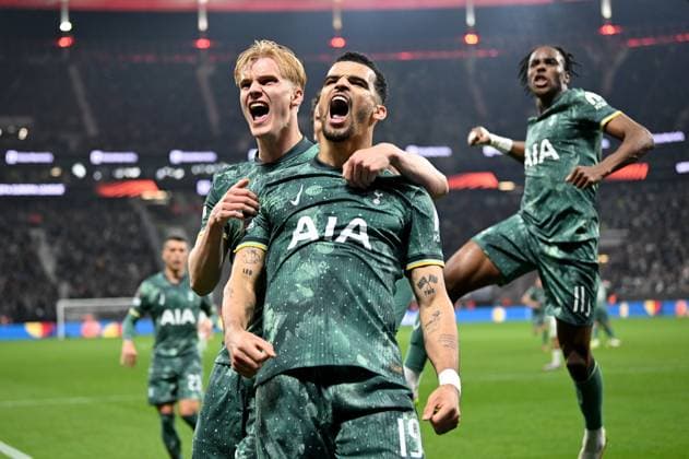 17 04 2025, xfux, Fussball UEFA Europa League, Eintracht Frankfurt Tottenham Hotspur v l Torschuetze Torschütze Dominic Solanke of Tottenham Hotspur Torjubel, Jubel, Goal celebration, celebrate the goal zum 0 1 jubelnd bejubelt jubeln jubel DFL DFB REGULATIONS PROHIBIT ANY USE OF PHOTOGRAPHS as IMAGE SEQUENCES and or QUASI VIDEO Frankfurt am Main