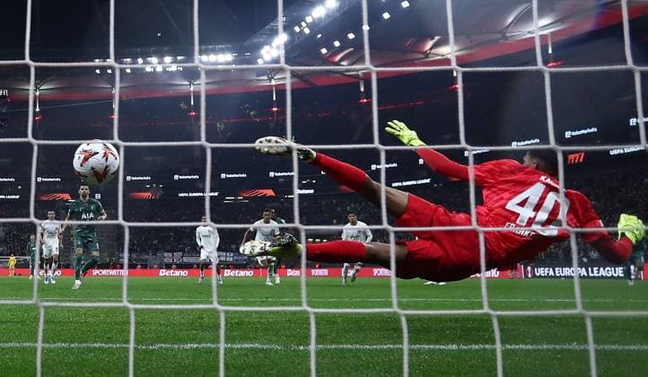 Dominic Solanke of Tottenham Hotspur scores the opening goal from penalty Eintracht Frankfurt v Tottenham Hotspur, UEFA Europa League, Quarter Final, Second Leg, Football, Deutsche Bank Park, Frankfurt, Germany - 17 Apr 2025 EDITORIAL USE ONLY No use with unauthorised audio, video, data, fixture lists, club league logos or live services. Online in-match use limited to 120 images, no video emulation. No use in betting, games or single club league player publications. Copyright: xMichaelxZemanek Shutterstockx 15253955r
