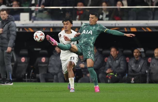 17 04 2025, Football UEFA Europa League, quarter-final second leg, Eintracht Frankfurt Tottenham Hotspur, emonline, emspor, v l , Nathaniel Brown Eintracht Frankfurt , Pedro Porro Tottenham Hotspur DFL DFB REGULATIONS PROHIBIT ANY USE OF PHOTOGRAPHS AS IMAGE SEQUENCES AND OR QUASI VIDEO xdcx Copyright: HMBxMedia Claus