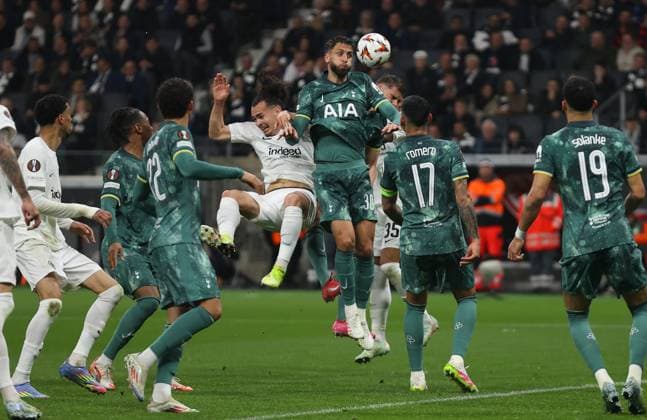 17 04 2025, Football UEFA Europa League, quarter-final second leg, Eintracht Frankfurt Tottenham Hotspur, emonline, emspor, v l , Arthur Theate Eintracht Frankfurt , Rodrigo Bentancur Tottenham Hotspur DFL DFB REGULATIONS PROHIBIT ANY USE OF PHOTOGRAPHS AS IMAGE SEQUENCES AND OR QUASI VIDEO xdcx Copyright: HMBxMedia Claus