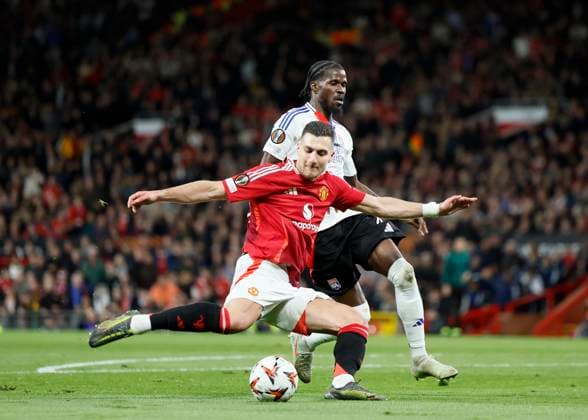 Manchester United, ManU v Olympique Lyonnais - UEFA Europa League 2024 25 Quarter Final Second Leg Diogo Dalot of Manchester United scores the second goal during the UEFA Europa League 2024 25 Quarter Final Second Leg match between Manchester United and Olympique Lyonnais at Old Trafford on April 17, 2025 in Manchester, England. Manchester Old Trafford England United Kingdom Copyright: xRichardxSellers Sportsphoto APLx 14125701
