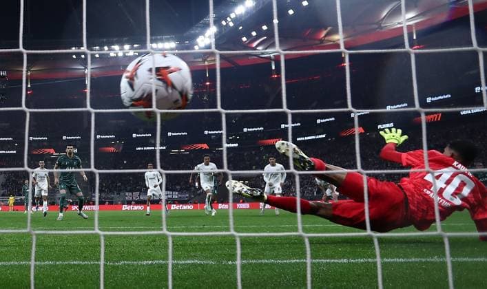 Dominic Solanke of Tottenham Hotspur scores the opening goal from penalty Eintracht Frankfurt v Tottenham Hotspur, UEFA Europa League, Quarter Final, Second Leg, Football, Deutsche Bank Park, Frankfurt, Germany - 17 Apr 2025 EDITORIAL USE ONLY No use with unauthorised audio, video, data, fixture lists, club league logos or live services. Online in-match use limited to 120 images, no video emulation. No use in betting, games or single club league player publications. Copyright: xMichaelxZemanek Shutterstockx 15253955s
