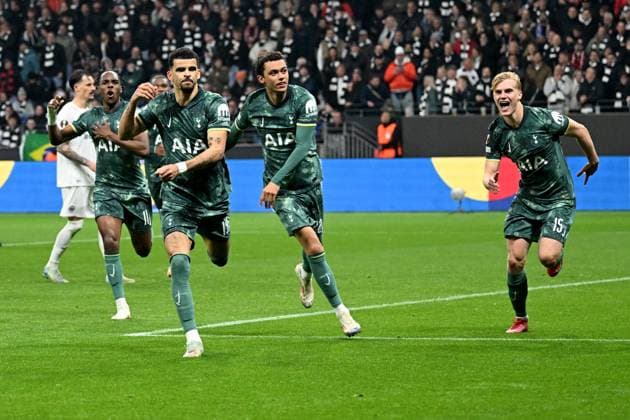 17 04 2025, xjhx, Football UEFA Europa League, Eintracht Frankfurt Tottenham Hotspur v l Torjubel nach dem Tor zum celebrating the goal celebrate 0 1 durch Dominic Solanke of Tottenham Hotspur DFL DFB REGULATIONS PROHIBIT ANY USE OF PHOTOGRAPHS as IMAGE SEQUENCES and or QUASI VIDEO Frankfurt am Main