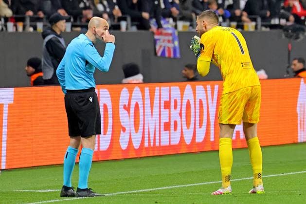 Frankfurt, Germany 17 April 2025 Europa League 1 4 Final 2024 2025 Eintracht Frankfurt vs Tottenham Hotspur In the picture Goalkeeper Guglielmo Vicario claims penalty Deutsche Bank Park Hessen Copyright: xFotostandx xRacochax
