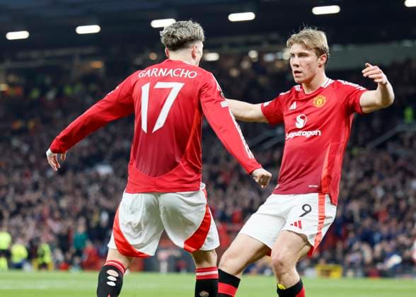 Manchester United, ManU v Olympique Lyonnais - UEFA Europa League 2024 25 Quarter Final Second Leg Alejandro Garnacho of Manchester United and Rasmus Hojlund of Manchester United celebrate during the UEFA Europa League 2024 25 Quarter Final Second Leg match between Manchester United and Olympique Lyonnais at Old Trafford on April 17, 2025 in Manchester, England. Manchester Old Trafford England United Kingdom Copyright: xRichardxSellers Sportsphoto APLx 14125709