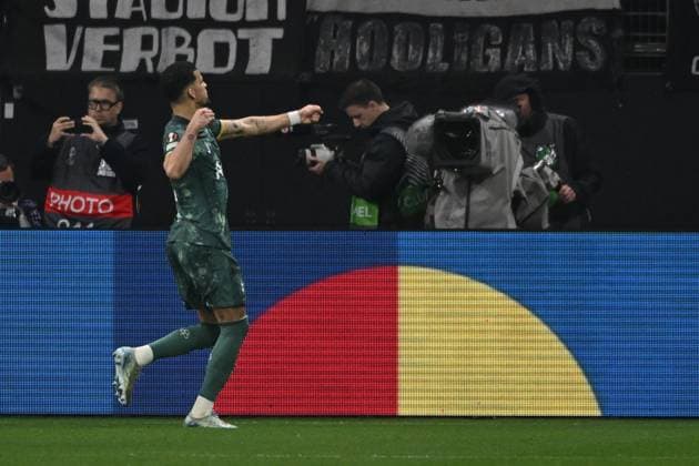17 04 2025, xpsx, Football UEFA Europa League, Eintracht Frankfurt Tottenham Hotspur v l Torjubel nach dem Tor zum celebrating the goal celebrate 0 1 durch Dominic Solanke of Tottenham Hotspur DFL DFB REGULATIONS PROHIBIT ANY USE OF PHOTOGRAPHS as IMAGE SEQUENCES and or QUASI VIDEO Frankfurt am Main