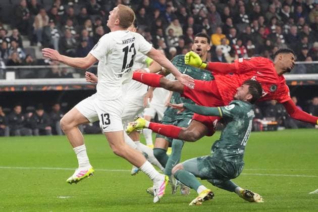 Goalkeeper Kaua Santos Eintracht Frankfurt, 40 and James Maddison Tottenham Hotspur, 10 collide and injure both There is a penalty for Tottenham Frankfurt 17 04 2025 Eintracht Frankfurt vs Tottenham Hotspur, Deutsche Bank Park, UEFA Europa League quarter-final second leg