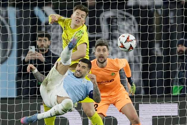 UEFA Europa League phase Quarter-finals SS Lazio vs Fotballklubben Bodo Glim Lazio™s Italian midfielder Mattia Zaccagni challenges for the ball with Bodo glimt s Norwegian defender Jostein Gundersen during UEFA Europa League phase match day Quarter-finals between SS Lazio vs Fotballklubben Bodo Glimt at Olimpico stadium on April 17, 2025 in Rome, Italy. _BPH5462 Copyright: xAntonioxBalascox