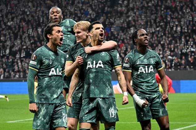 17 04 2025, xjhx, Football UEFA Europa League, Eintracht Frankfurt Tottenham Hotspur v l Torjubel nach dem Tor zum celebrating the goal celebrate 0 1 durch Dominic Solanke of Tottenham Hotspur DFL DFB REGULATIONS PROHIBIT ANY USE OF PHOTOGRAPHS as IMAGE SEQUENCES and or QUASI VIDEO Frankfurt am Main