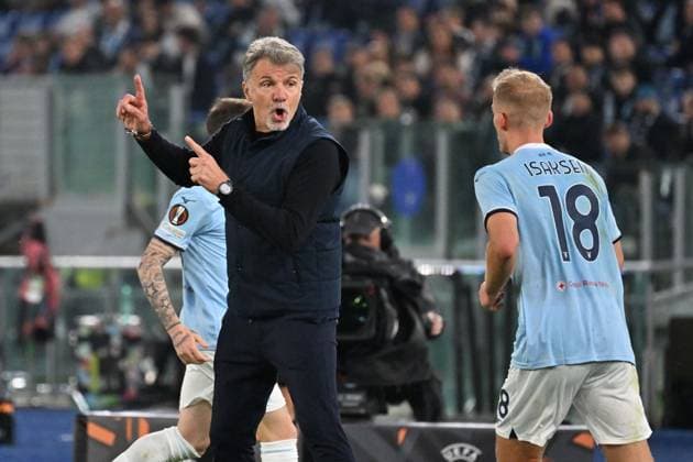 Foto IPP Felice De Martino Roma 17 04 2025 Calcio Europa League 2024-2025 Quarti partita di ritorno Lazio - Bodo Glimt Nella foto: Marco Baroni allenatore della Lazio da indicazioni a Gustav Isaksen Italy Photo Press World Copyright Roma italy Italia ITALY  Copyright: xR4924_italyphotopressx