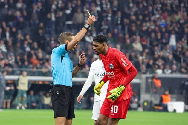 Kaua Santos 40 Eintracht Frankfurt gets Gelg after the foul, Eintracht Frankfurt vs Tottenham Hotspur, Football, Europa League, UEFA, Season 2024 2025, Quarterfinal, Second leg, 17 04 2025 DFB regulations prohibit any use of photographs as image sequences and or quasi video Frankfurt Hessen Germany Copyright: xkolbert-press MartinxAgüerax