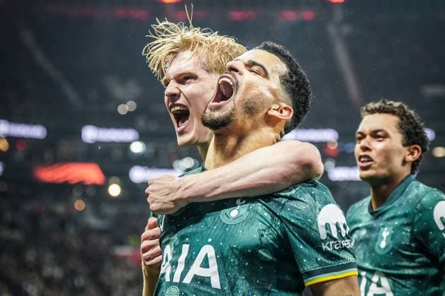 Football UEFA Europa League 2024 2025, quarter-final second leg Eintracht Frankfurt vs Tottenham Hotspur Deutsche Bank Park Frankfurt Goal and goal celebration for 0 1 through Dominic Solankes converted penalty Tottenham Hotspur, 19 Joy, emotions, jubilation with Lucas Bergvall Tottenham Hotspur, 15 Copyright: xJOERANxSTEINSIEKx