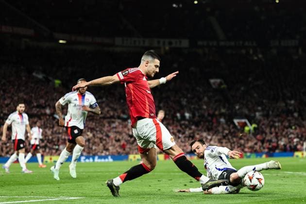 UEFA Europa League Quarter-finals Manchester United, ManU v Lyon Diogo Dalot of Manchester United and Nicolas Tagliafico of Lyon battle for the ball during the UEFA Europa League Quarter-finals match Manchester United vs Lyon at Old Trafford, Manchester, United Kingdom, 17th April 2025 (Photo by Mark Cosgrove News Images) Manchester Old Trafford Greater Manchester United Kingdom Copyright: xMarkxCosgrove NewsxImagesx