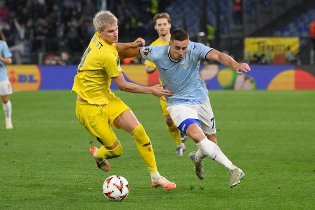 Lazioâ??s Adam Marusic and Glimtâ??s Odin Bjortuft during the UEFA Europa League 2024-2025 football match between SS Lazio and FK Bodo Glimt at the Olympic Stadium in Rome on April 17, 2025.  Copyright: xFabrizioxCorradetti IPAxSportx xipa-agency.netx xx IPA_56607394 IPA_Agency_IPA56607394