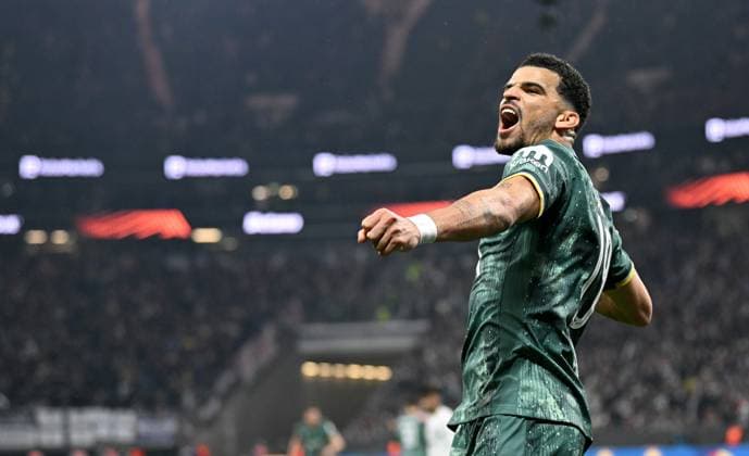 17 04 2025, xfux, Football UEFA Europa League, Eintracht Frankfurt Tottenham Hotspur v l Dominic Solanke of Tottenham Hotspur Torschuetze Torschütze Torjubel, Jubel, Goal celebration, celebrate the goal zum 0 1 jubelnd bejubelt jubeln jubel DFL DFB REGULATIONS PROHIBIT ANY USE OF PHOTOGRAPHS as IMAGE SEQUENCES and or QUASI VIDEO Frankfurt am Main