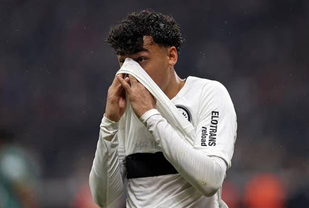 17 04 2025, xovx, Football UEFA Europa League, Eintracht Frankfurt Tottenham Hotspur Nathaniel Brown Eintracht Frankfurt disappointed, disappointed looking DFL DFB REGULATIONS PROHIBIT ANY USE OF PHOTOGRAPHS as IMAGE SEQUENCES and or QUASI VIDEO emspor Frankfurt am Main