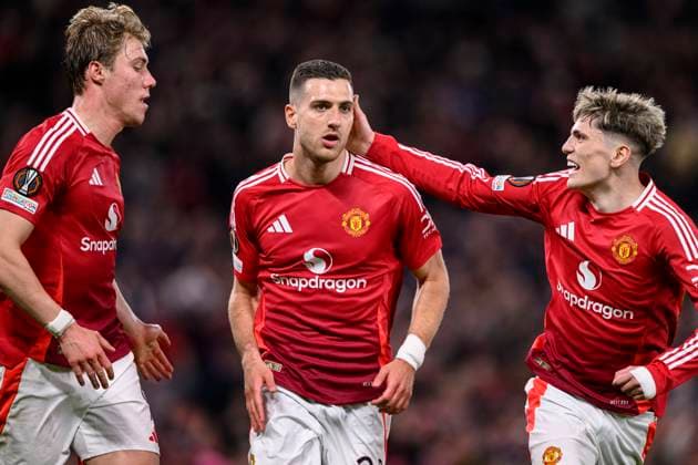 Manchester United, ManU v Olympique Lyonnais - UEFA Europa League 2024 25 Quarter Final Second Leg MANCHESTER, ENGLAND - APRIL 17: Diogo Dalot of Manchester United (C) celebrates his goal with teammates during the UEFA Europa League 2024 25 Quarter Final Second Leg match between Manchester United and Olympique Lyonnais at Old Trafford on April 17, 2025 in Manchester, England. (Photo by Richard Callis Sports Press Photo ) ManchesterUnited Kingdom  Copyright: xSportsxPressxPhotox