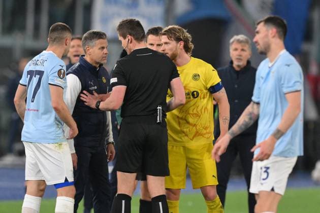 17th April 2025, Stadio Olimpico, Rome, Italy; UEFA Europa League Quarter Final Second Leg Football; Lazio versus Bodo Glimt; Referee Daniel Siebert recall Kjetil Knutsen head coach of Bodo Glimt for loss of time  ActionPlus12775623 AllShotLive