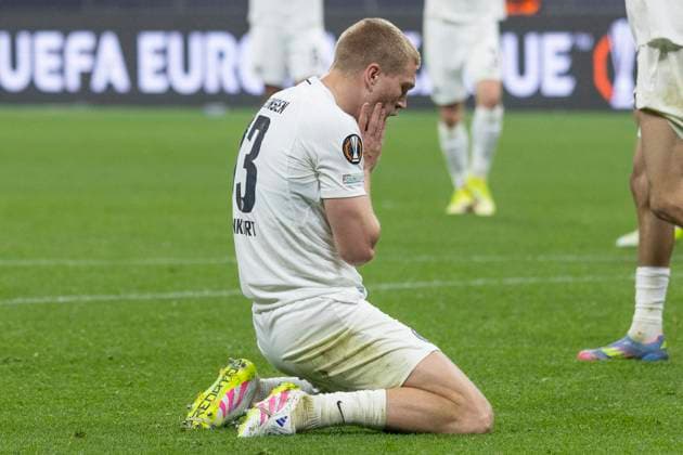 UEFA Europa League Eintracht Frankfurt Tottenham Hotspur, 17 04 2025 Rasmus Kristensen Eintracht Frankfurt 13 after a missed scoring chance, hides his face,Eintracht Frankfurt Tottenham Hotspur, Frankfurt, Deutsche Bank Park, 17 4 2025 Copyright: xBEAUTIFULxSPORTS Gawlikx