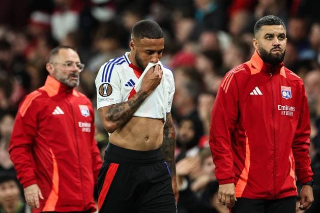 UEFA Europa League Quarter-finals Manchester United, ManU v Lyon Corentin Tolisso of Lyon reacts to being sent off during the UEFA Europa League Quarter-finals match Manchester United vs Lyon at Old Trafford, Manchester, United Kingdom, 17th April 2025 (Photo by Mark Cosgrove News Images) Manchester Old Trafford Greater Manchester United Kingdom Copyright: xMarkxCosgrove NewsxImagesx